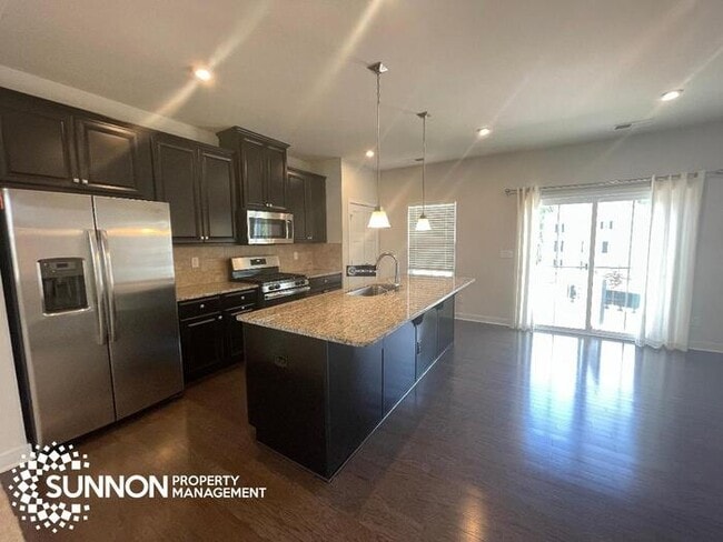 Photo - 3 Bed 2.5 Bath Townhome in Riverbend