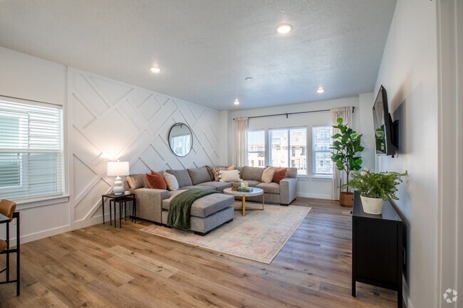 Building Photo - 642 E 460 S Rental