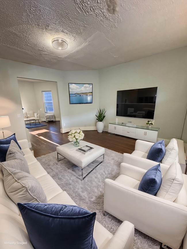 Building Photo - 4338 N Franklin St