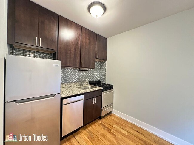 Photo - 816 W Cornelia Ave Unit A