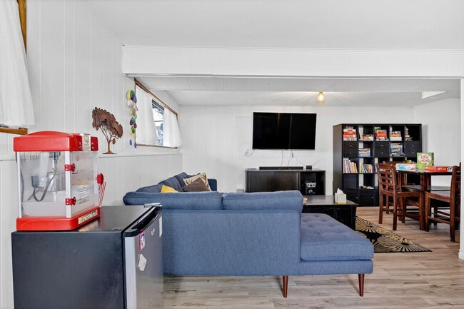 Photo - 9813 62nd Ave S Unidad ID1310552P