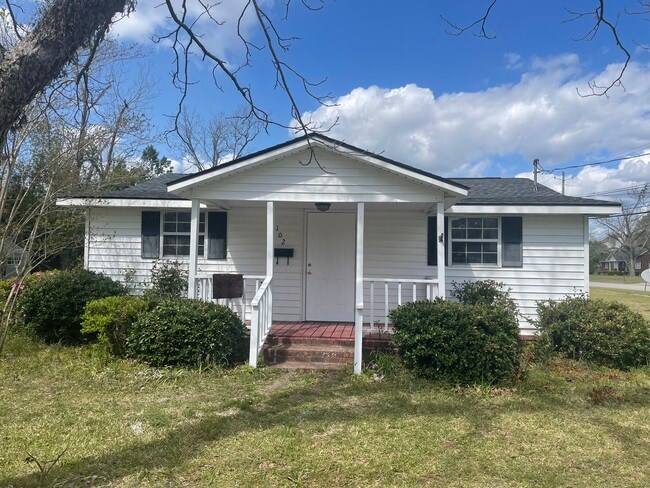 Building Photo - 102 W Cedar St