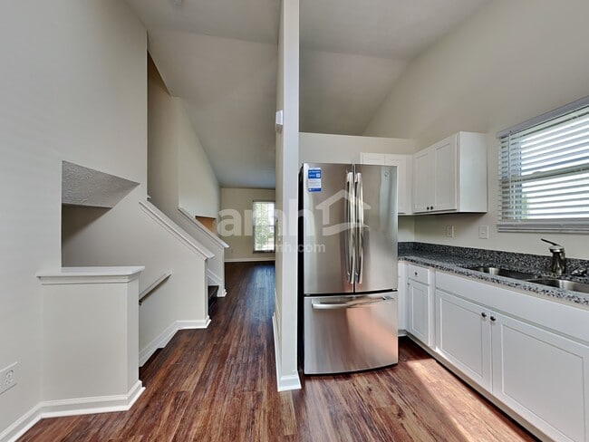 Photo - 730 Rothrock Dr