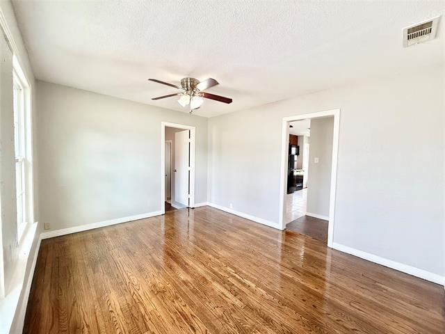 Photo - 4813 Sandage Ave