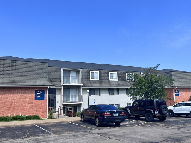 Photo - Hollow Hills Apartments