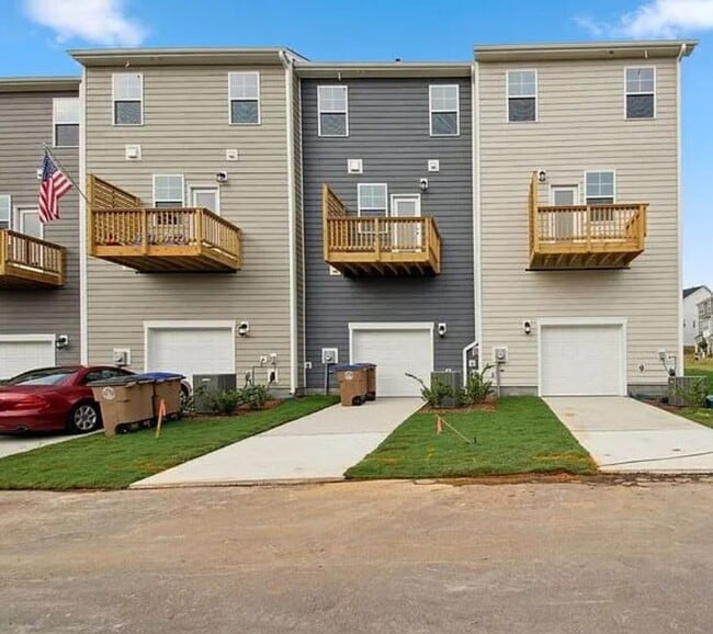 Photo - 356 Devon Clfs Dr