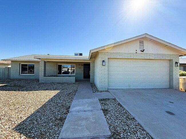 Building Photo - "Charming 3-Bedroom with 2 Full Baths in G...