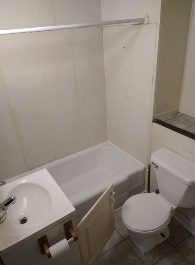 Photo - 238 Hazelwood Ave Unit #1