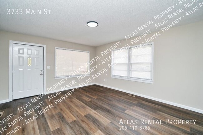 Photo - 3733 Main St