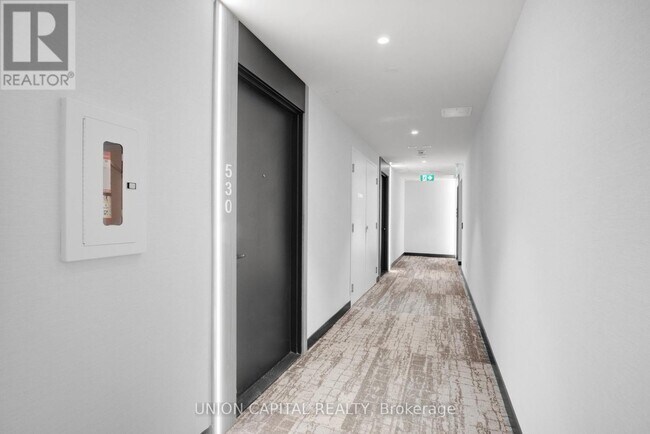 Photo - 215 Lakeshore Rd W Unité 530