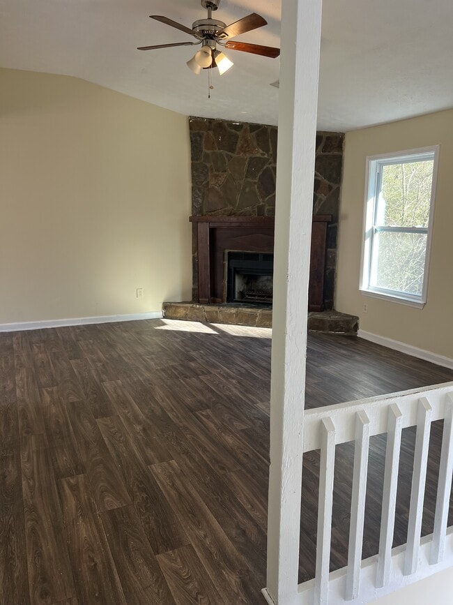 Photo - 853 Hemingway Rd