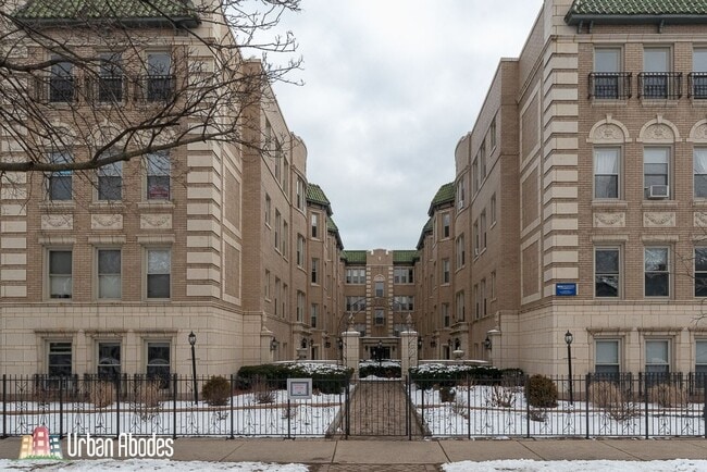 Building Photo - 4224 N Paulina St Unit A08C