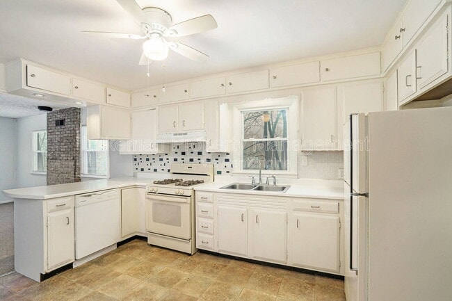 Photo - 2021 Academy St