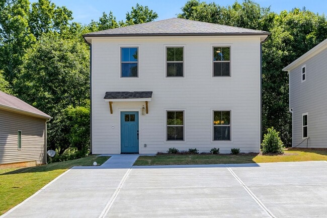 Photo - 3 Bedroom Walkable to Downtown Zebulon. Lawncare included!