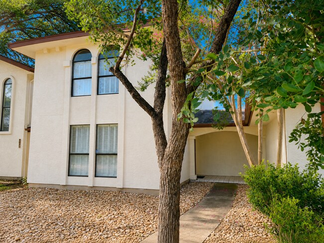 Photo - Beautifully Renovated 3 Bedroom Home in Royal Ridge