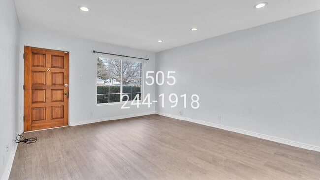 Photo - 2426 Hendola Dr NE