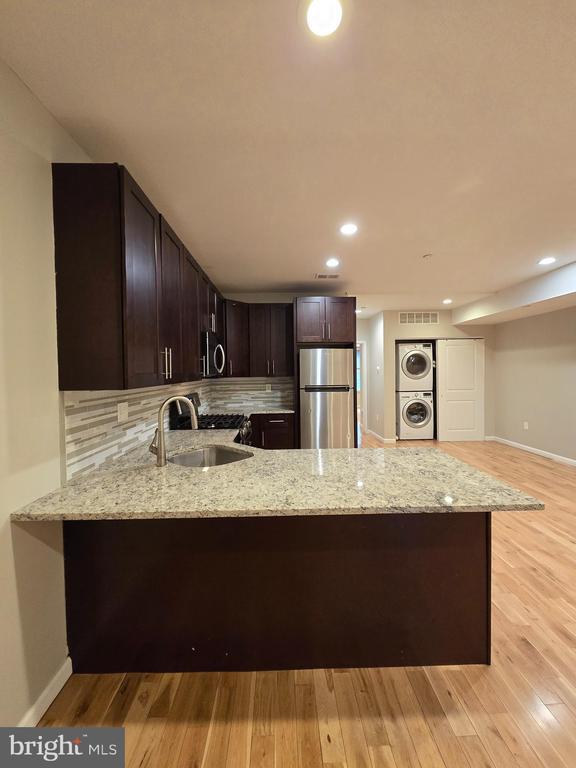 Building Photo - 4309 Main St Unit 2