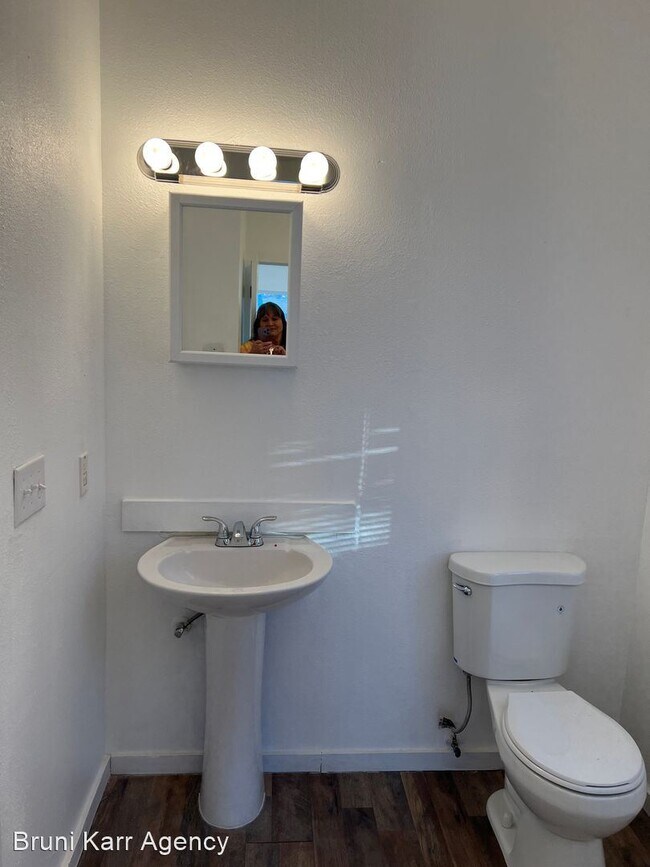 Photo - 4 br, 2 bath House - 1021 Edith Blvd. NE