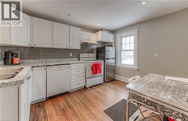Photo - 530 St David St N