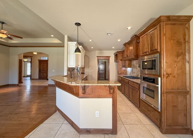 Photo - 3 Bed, 2.5 Bath Home in Oxford Park – Open Layout & Tall Ceilings