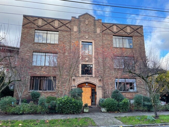 Building Photo - 3121 Franklin Ave E