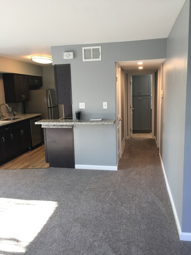 Building Photo - 1591 Lago St Unit #2