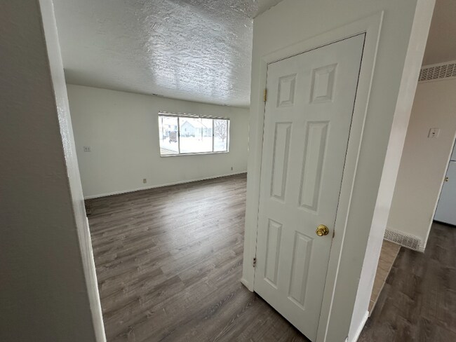 Photo - 411 Noble Rd