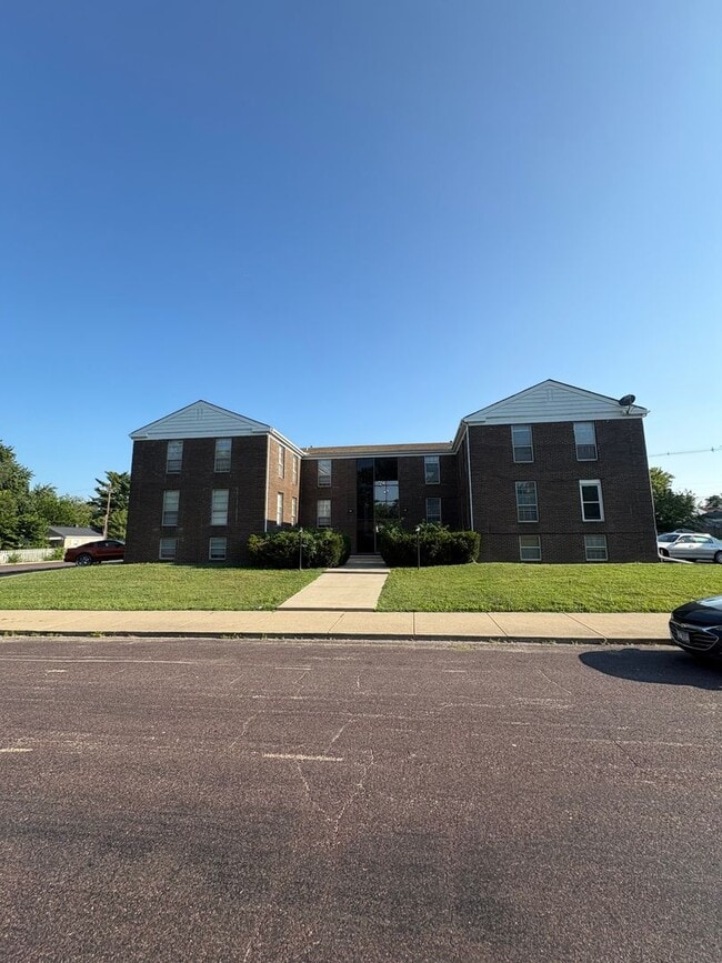 919 W Crestwood Dr