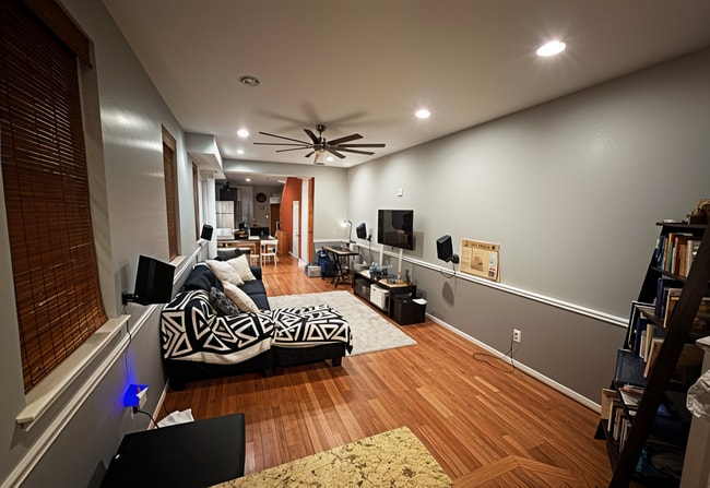 Building Photo - 1328 W Lombard St