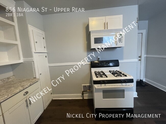 Photo - 856 Niagara St Unidad Upper Rear