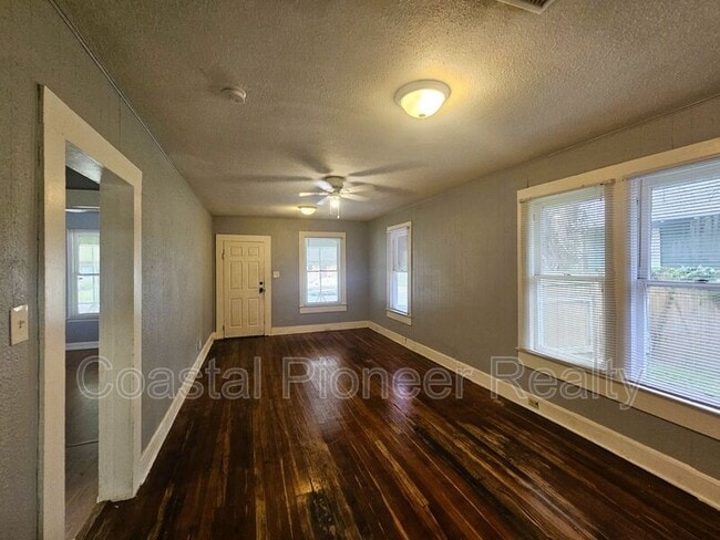 Photo - 1212 E 32nd Ave