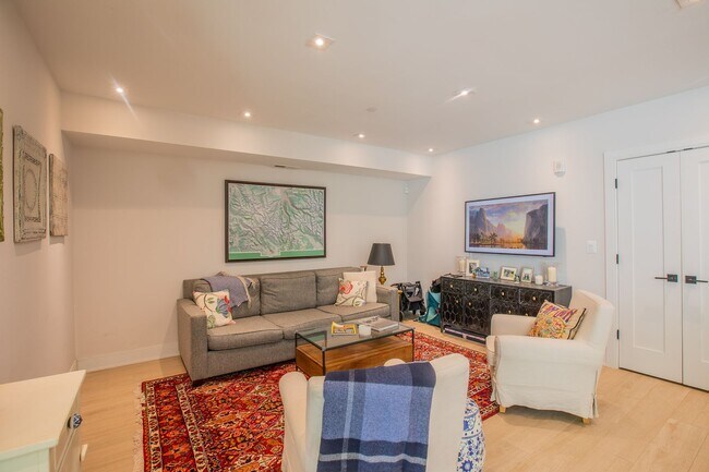 Photo - Stunning 2 BR/2 BA Condo in Lanier Heights!