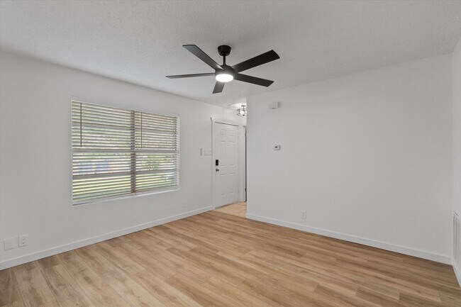 Photo - 5700 Cherry Park Unit B