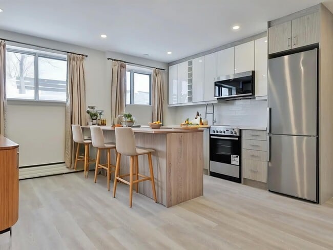 Photo - 251-285 The West Mall