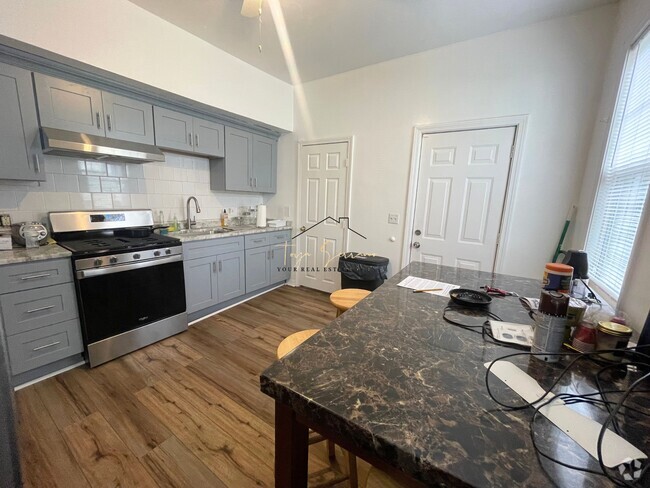 Building Photo - 13 Rosseter St Unit 1 Rental
