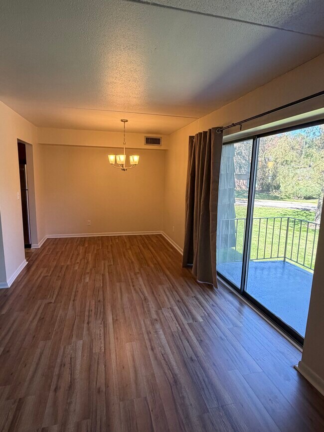 Photo - 1325 Forest Green Dr