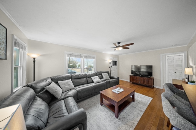 Photo - 8106 Jarboe St