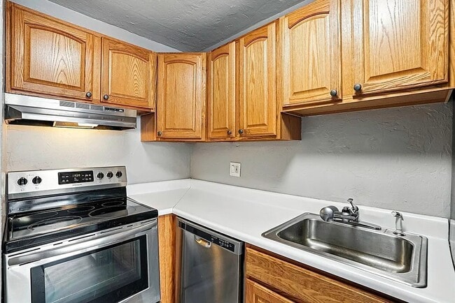 Kitchen - 531 Main St Unit 410M