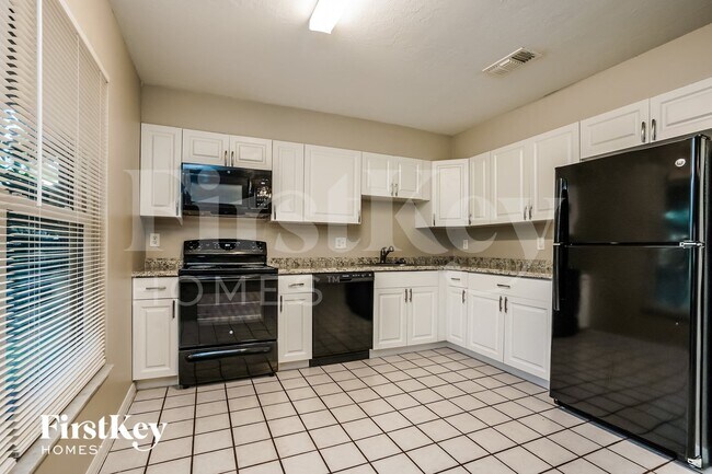 Photo - 17420 Duquesne Rd