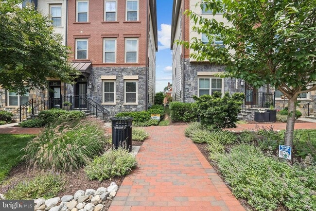 Building Photo - 1737 13th St S