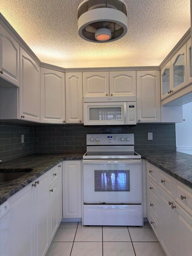 Photo - 203 SE Camelot Gardens Blvd