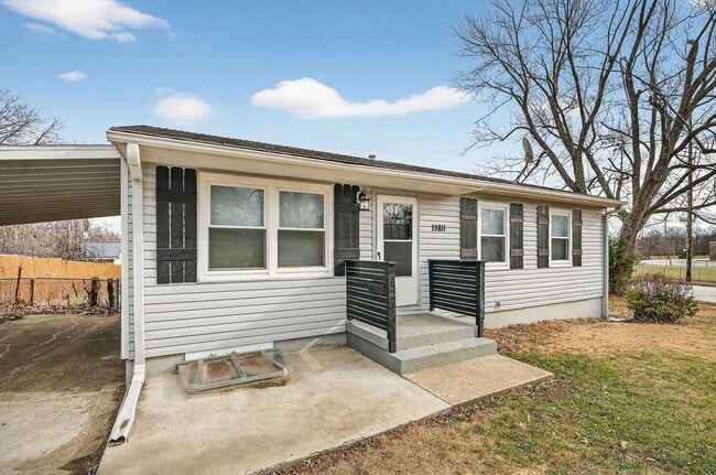 Photo - Hard-to-Find 6-Bedroom Home in Grandview!