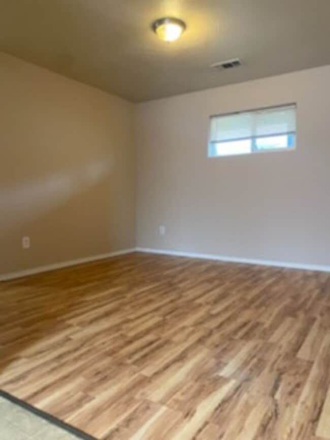 Photo - 2133 Poplar Dr Unit #D