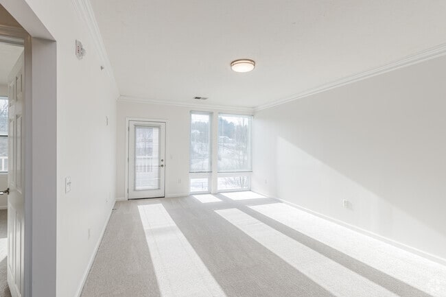 1BR, 1BA - 735SF - Living Room