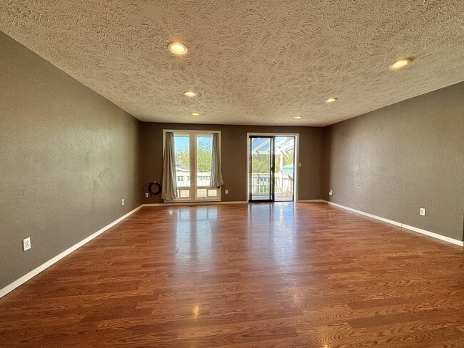 Photo - 346 S Jefferson St