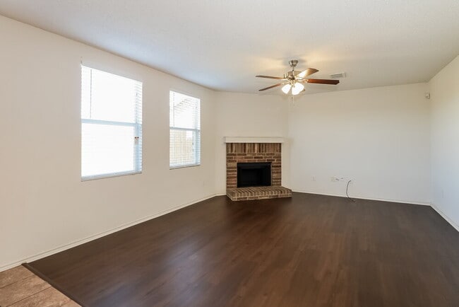 Photo - 607 Almandora Dr