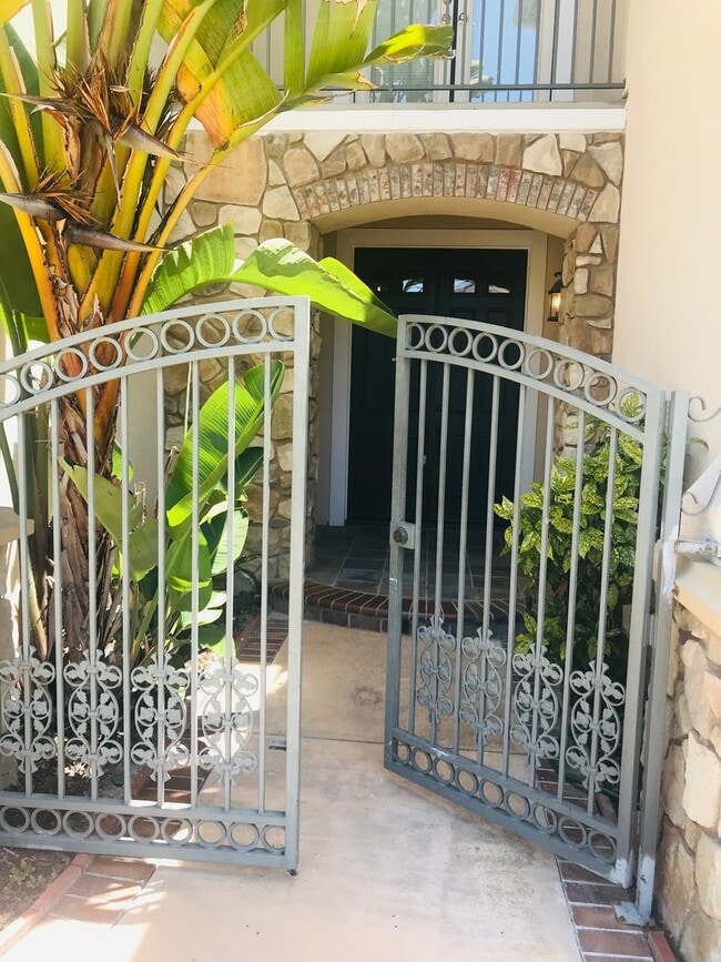 Photo - BEAUTIFUL 4 bed/4.0 Bath in the desirable community of Aliso Viejo