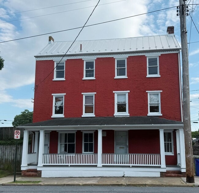 Building Photo - Spacious Rental in Downtown Frederick!