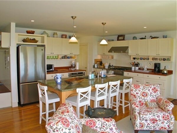 384 Middle Rd