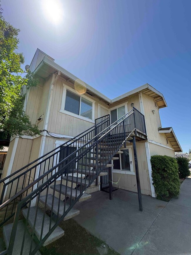 Building Photo - 2 Bed 2 Full Bath Condo